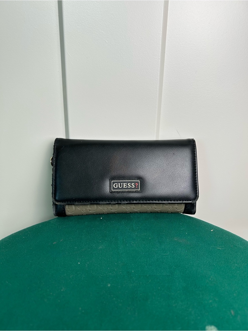 Vintage Women’s Dark Gray Guess Tri Fold Logo Leather Wallet Snap GG logo